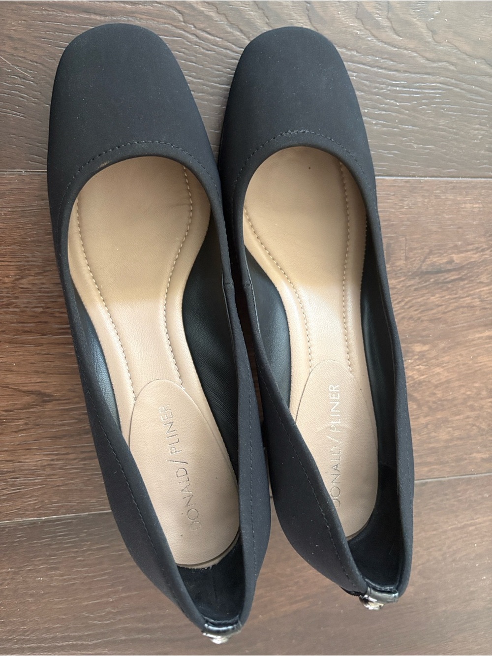 Women's Donald/Pliner Black Round-Toe Block Heel Pumps Size 6.5